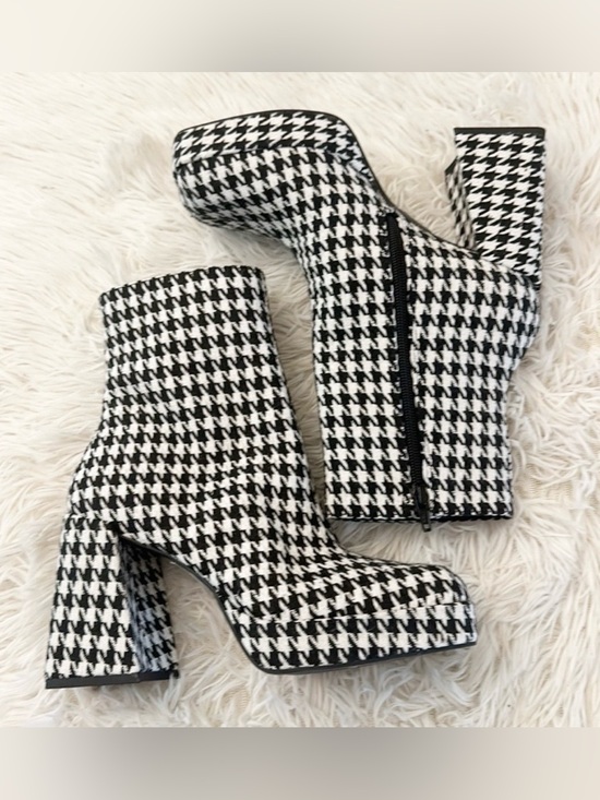 Gianni Bini Shoes - Gianni Bini Booties Houndstooth Fabric Black White Square Toe Block Heel New 7